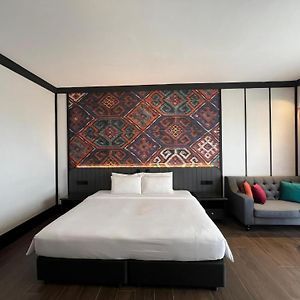 Heritage King Room